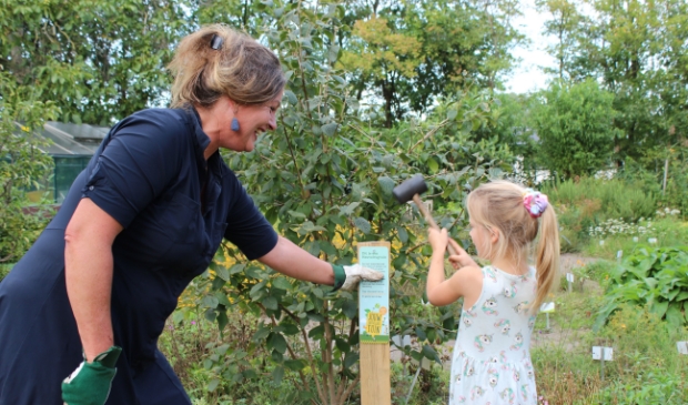 Opening van de voorbeeld-Heuvelrugtuin in Baarn