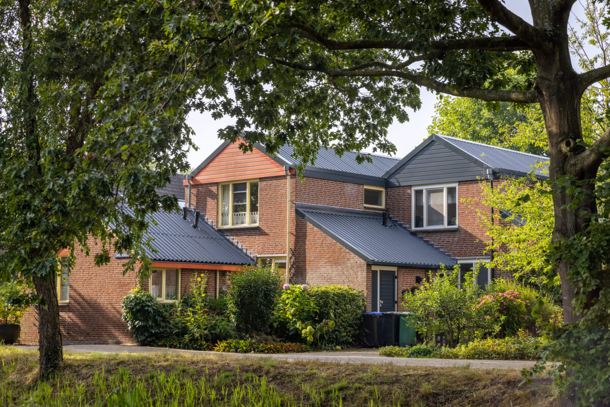 Asbest eruit, isolatie en zonnepanelen erin