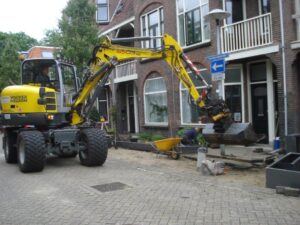 graafmachine maakt parkeertuin